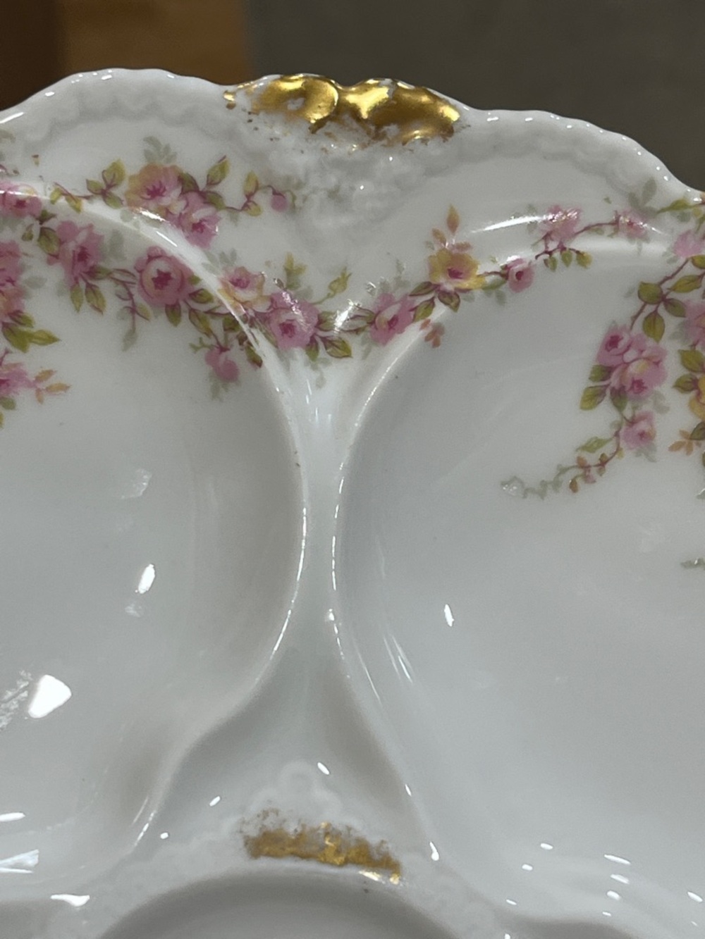 Limoges White Porcelain Floral Oyster Plate with Pink Rose Sprays and Gold Trim - Picture 7 of 12